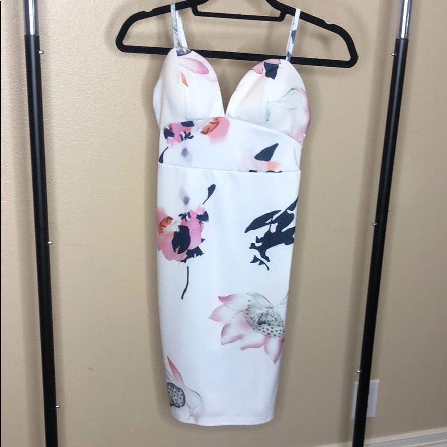 Beautiful White And Floral Print Dress Nwot.Sizem